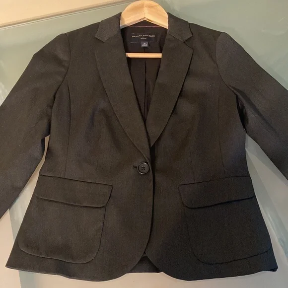 Banana Republic Black Notched Single Button Blazer Size 2P - Picture 2 of 11